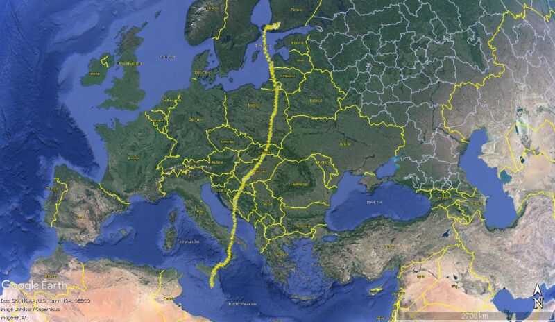 Mehiläishaukan muuttoreitti. Pohjakartta: Google Earth.