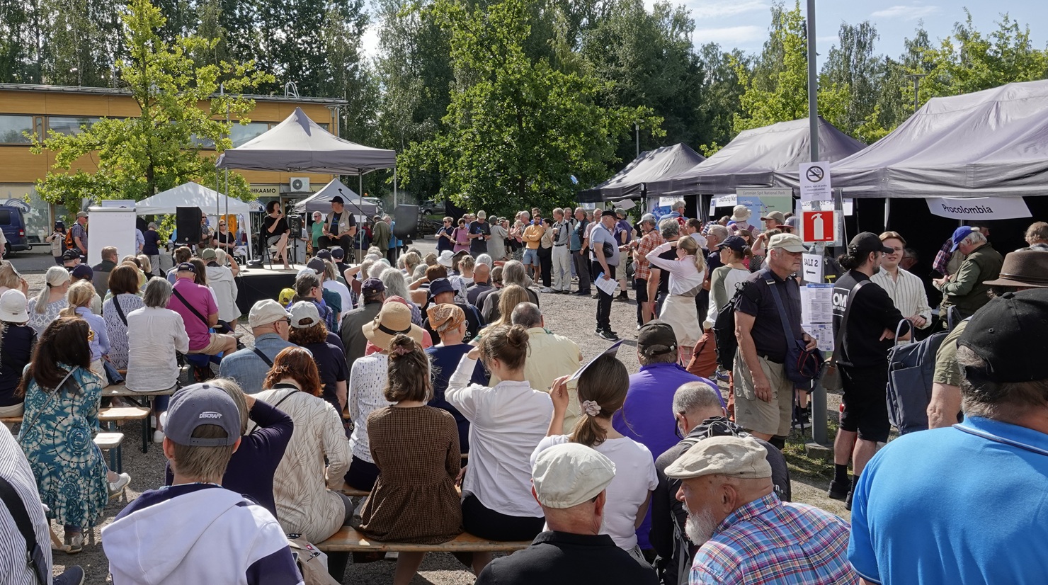Lintumessuyleisöä. Kuva: Olli Haukkovaara